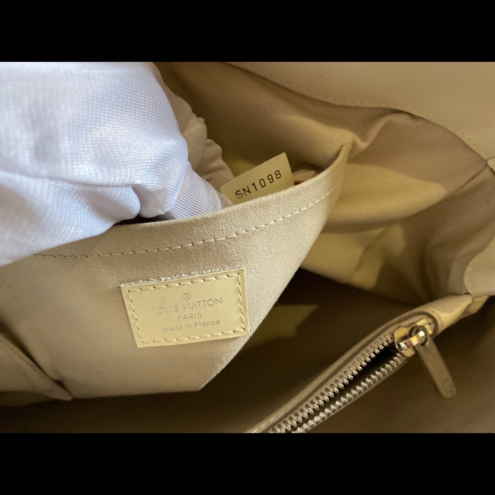 SALE!LOUIS VUITTON Passy EPI GM Ivoire Satchel - Picture 7 of 16